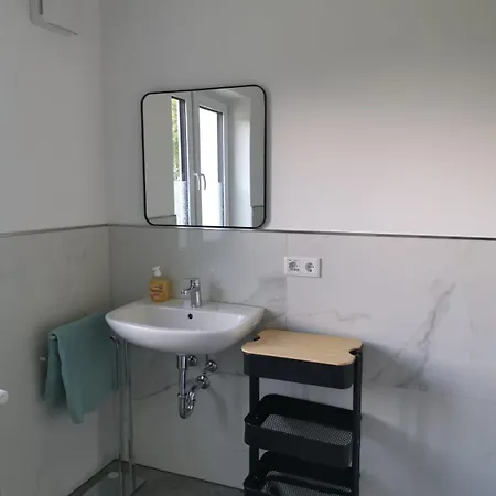 Modernes Stilvoll Eingerichtetes شقة Rösrath