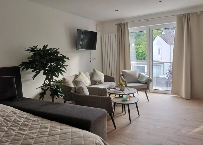 شقة Modernes Stilvoll Eingerichtetes Rösrath